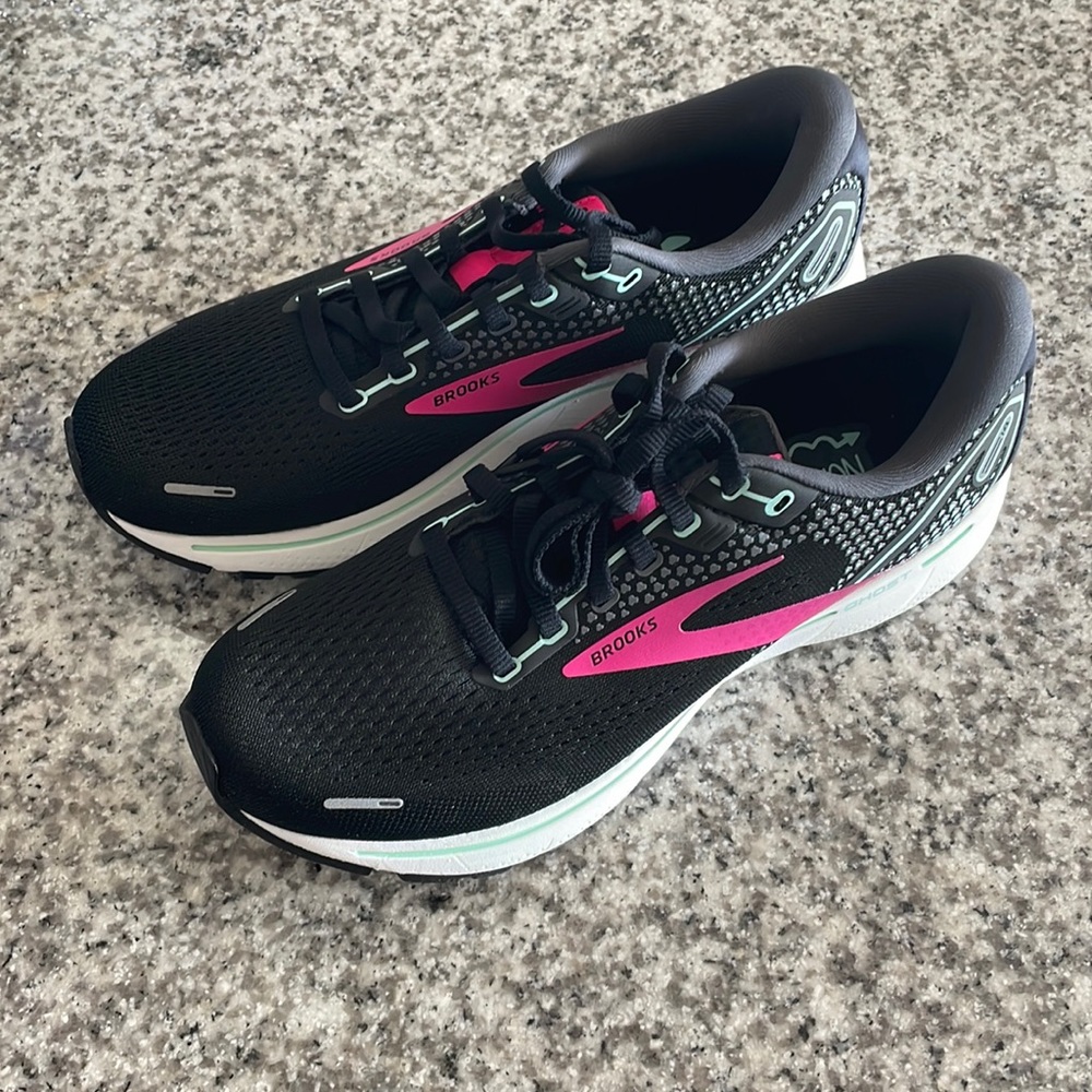 NEW Brooks Ghost 14 Women’s Sneakers